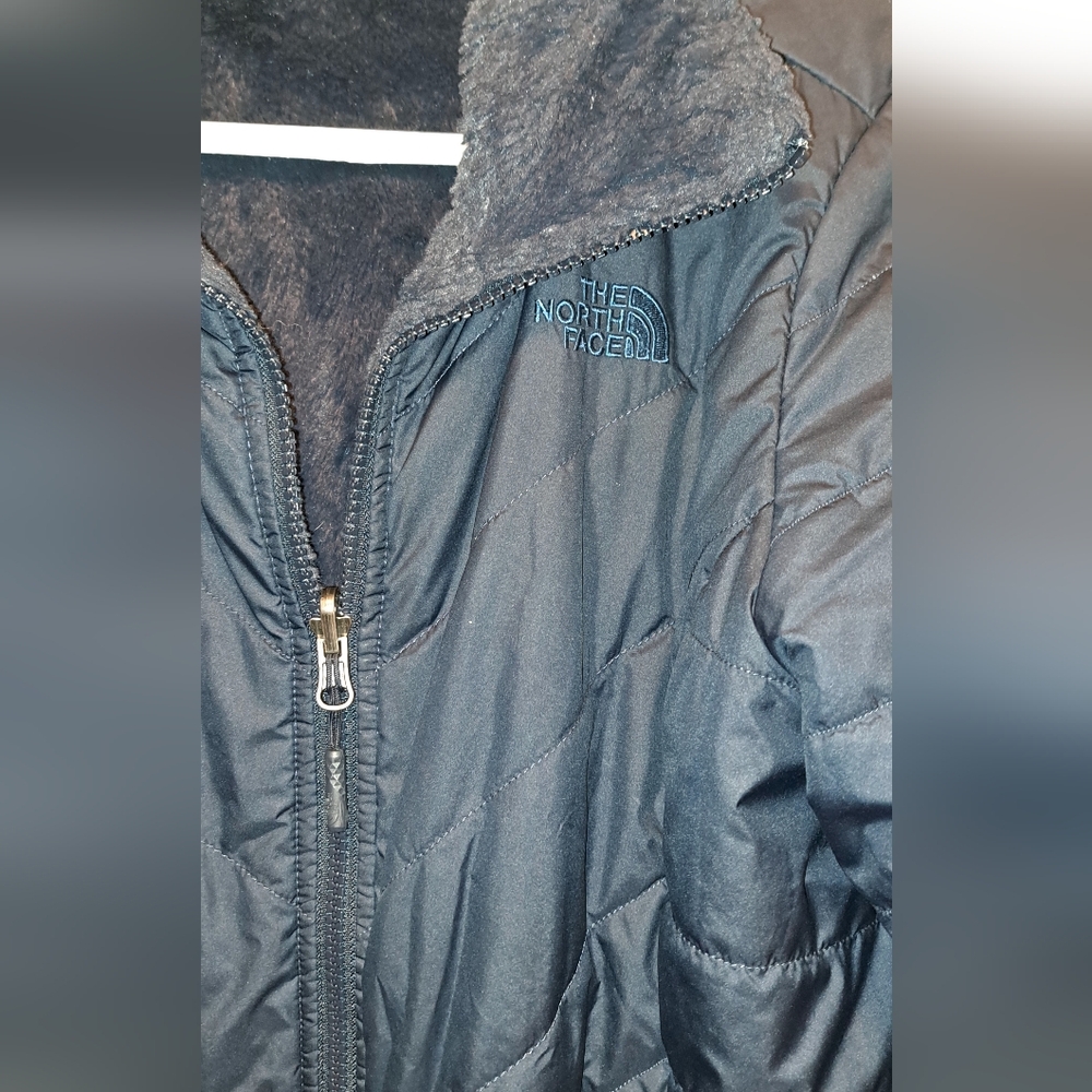 Women's North Face reversible dark blue inner and outer jacket, fuzzy inside, MD - Picture 2 of 8